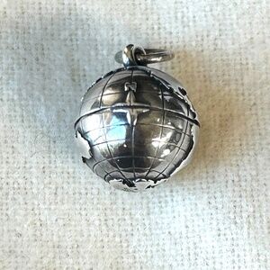 James Avery 3D Planet Earth Globe Charm ( RETIRED ). Vintage. NWOT